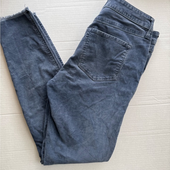 ABERCROMBIE & FITCH CORDUROY JEAN. MID RISE SUPER SKINNY, SIZE 27, RAW HEM. GUC - Picture 2 of 13